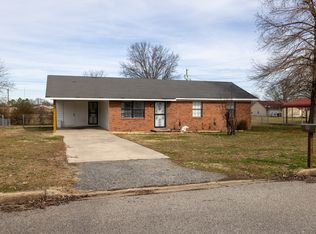 806 Fairlawn Dr, Bolivar, TN 38008