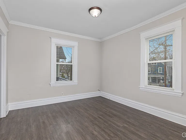 835 Bates St SE — Photo 8
