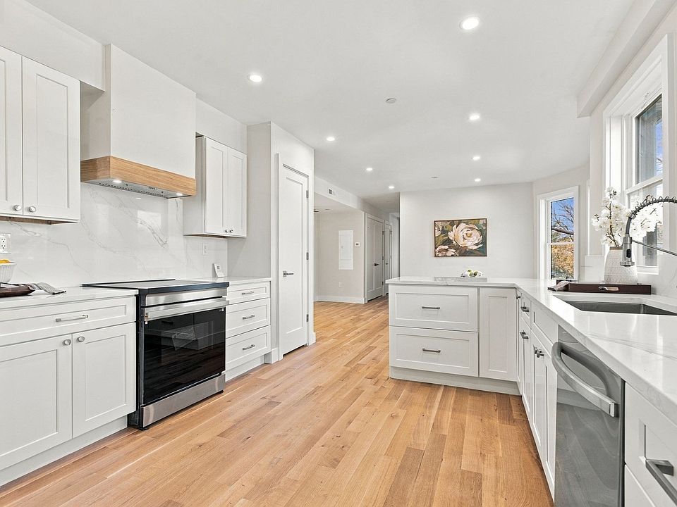 1st image of 61 Crystal St Unit 61