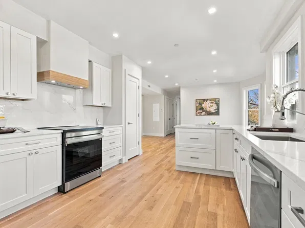 61 Crystal St Unit 61, Melrose, MA 02176