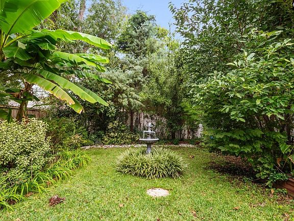 3rd image of 915 Chester St