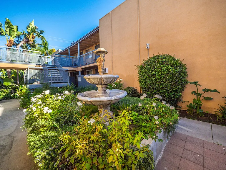 7351 Variel Ave — Photo 42