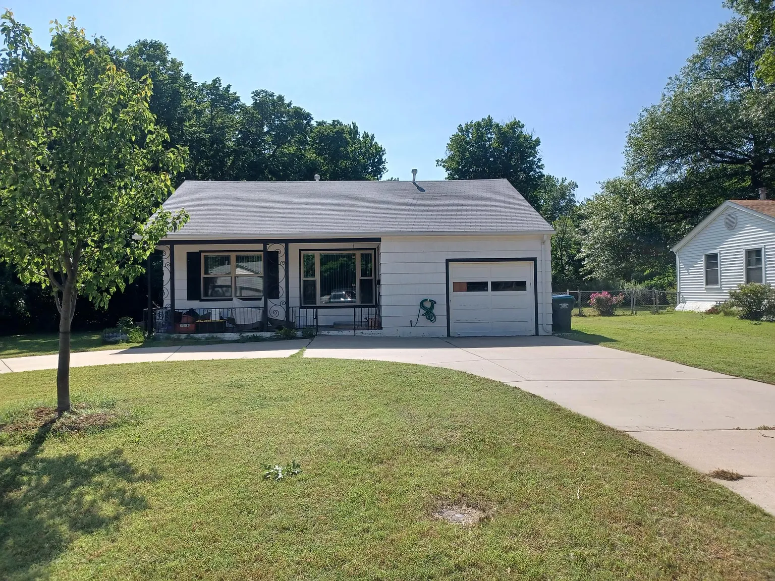 1925 S Lorraine Avenue — Photo 1