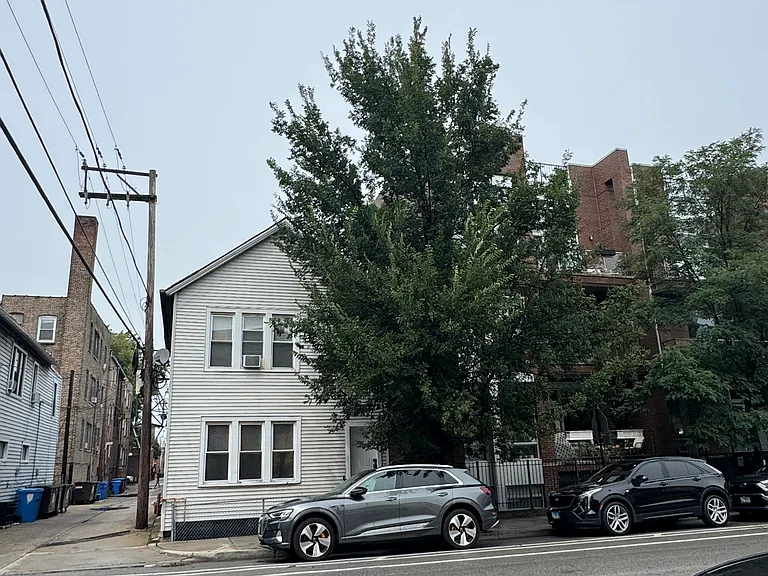 2146 W Armitage Ave #1 — Photo 1