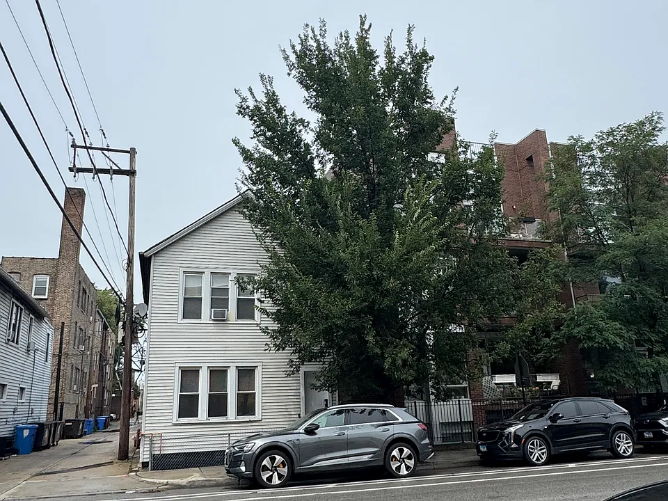 2146 W Armitage Ave #1