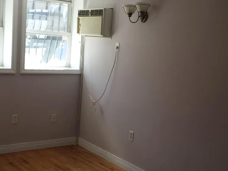 Bedroom showing ac wall unit