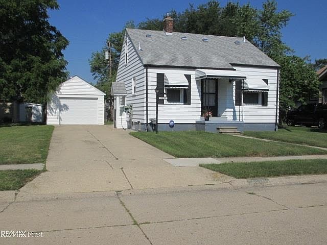 1st image of 22021 Oakwood Ave
