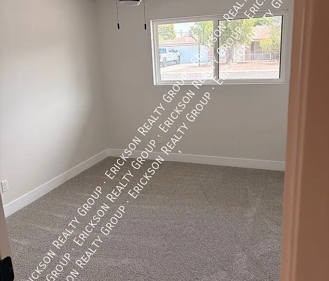 905 E 7th Pl — Photo 8