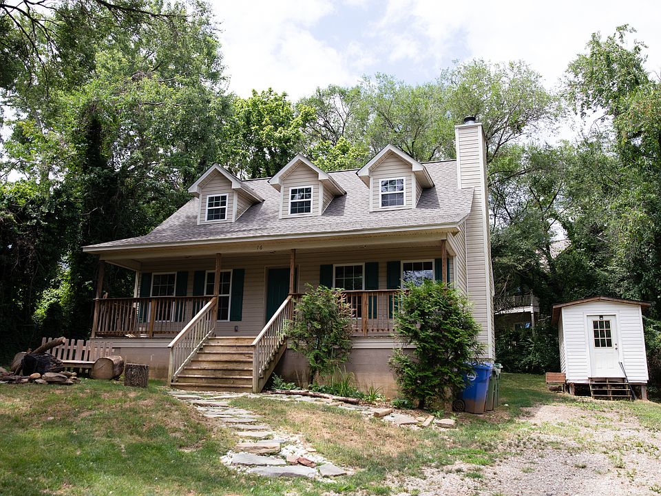 Property sits on a 1/4 acre flag pole lot, with a spacious driveway and room for hosting!