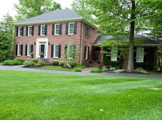 815 Towner Pl, Anchorage, KY 40223