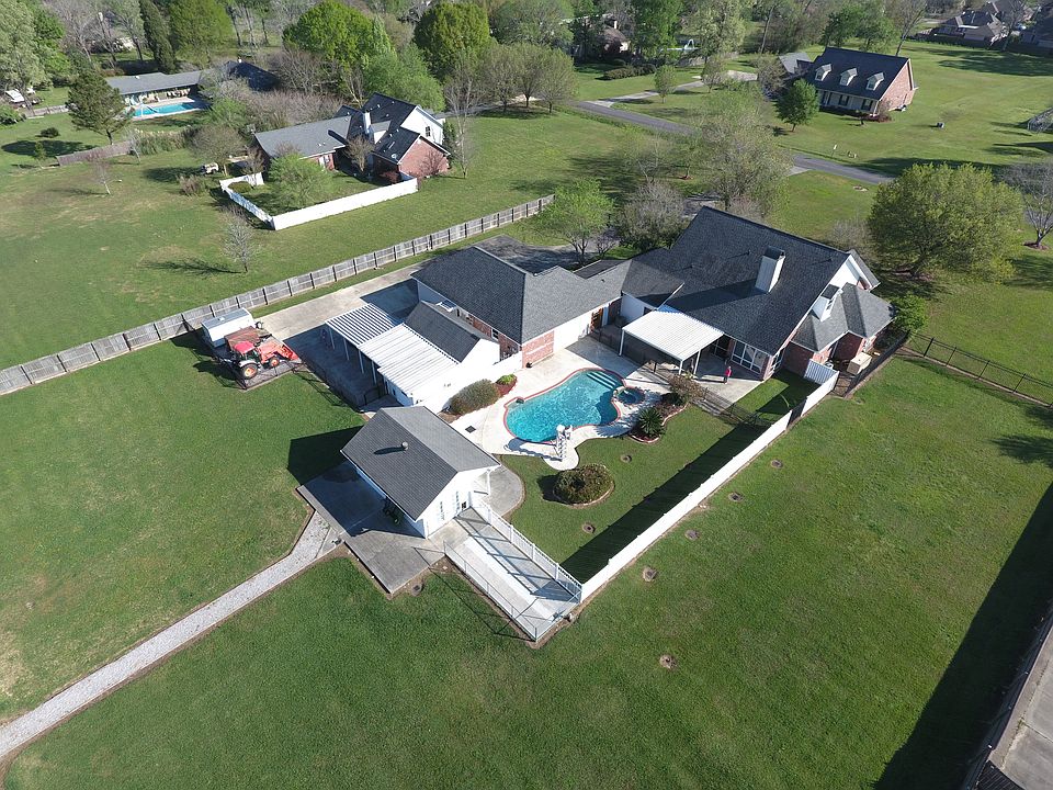 1st image of 18469 Plantation Ct