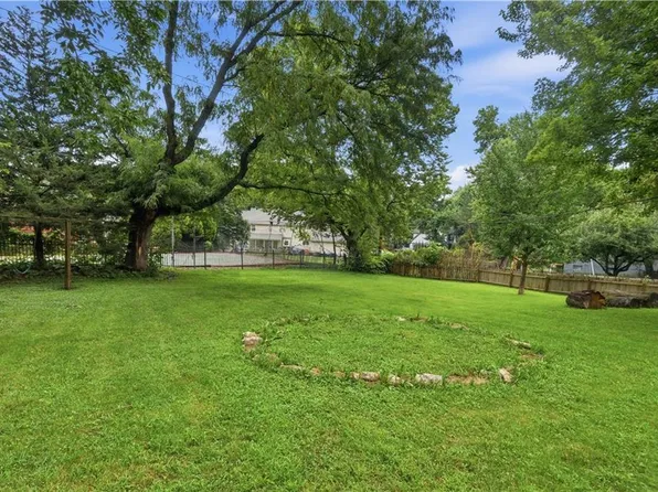 12739 Overbrook Rd, Leawood, KS 66209