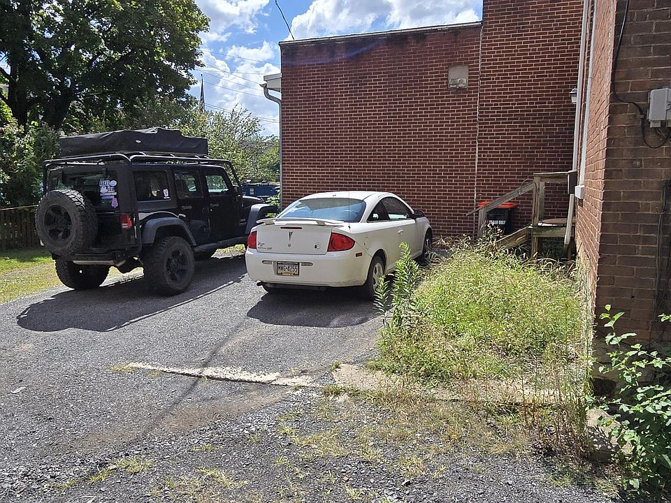 2nd image of 115 S Front St