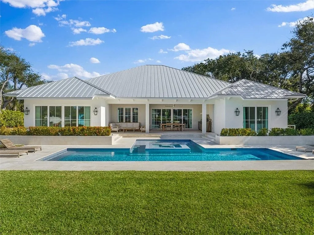 4 bed, 4.5 bath, 4196 sqft, $25,000 — Photo 3