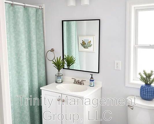 2nd image of 1509 Winding Way E Room 1