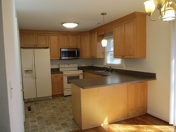 4th image of 6129 Newark Ave