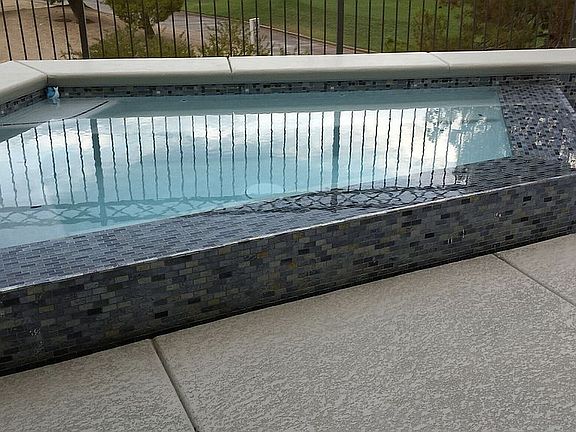 Infinity edge large spa