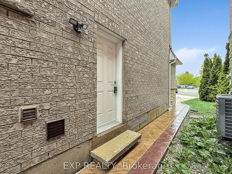 50 Walford Rd #LOWER — Photo 3