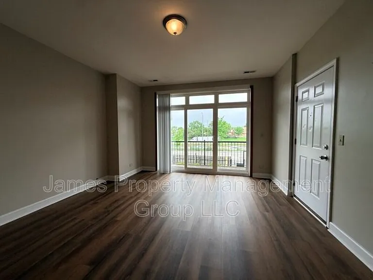 2731 W Congress Pkwy #2 — Photo 2