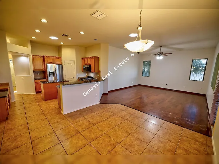 770 W Grantham St — Photo 8