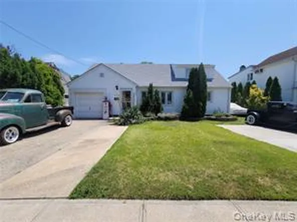 228 Chance Dr #1, Oceanside, NY 11572