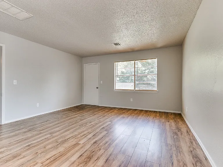 8814 NE 13th St — Photo 18