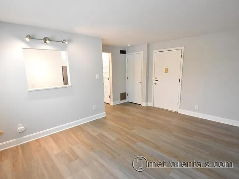518 Oakland Park Ave — Photo 3