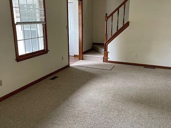 Living room. 22'x13'