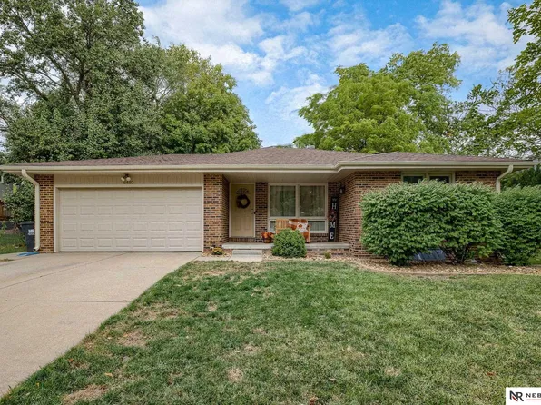 6410 Oakridge Dr, Lincoln, NE 68516