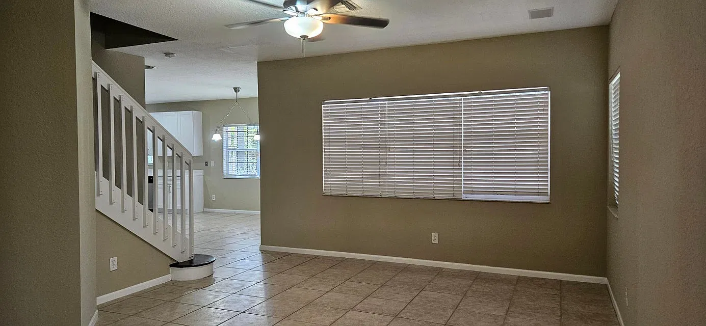 5 bed, 2476 sqft, $4,600 — Photo 2
