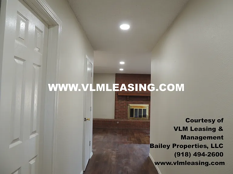 404 W Vicksburg St — Photo 9