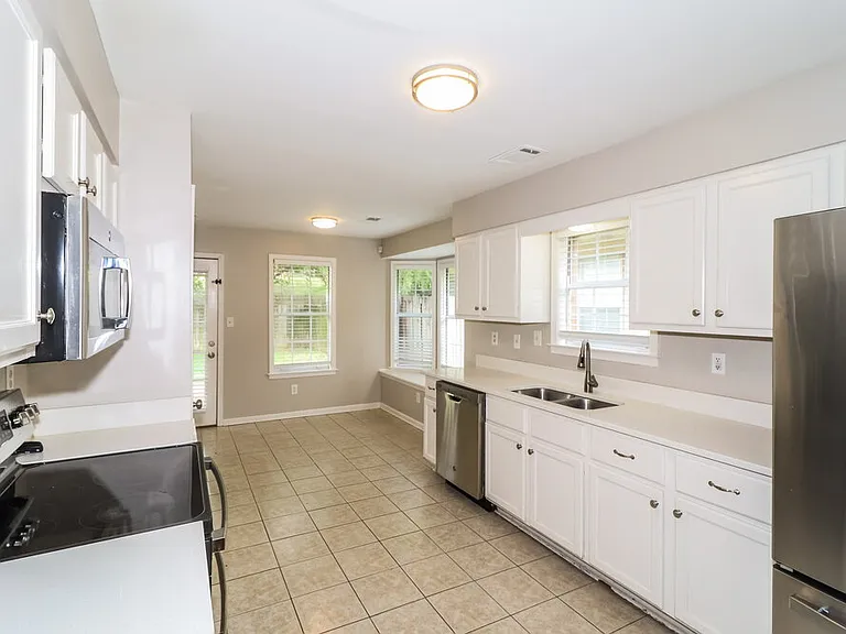 2268 Lake Hill Ct — Photo 8