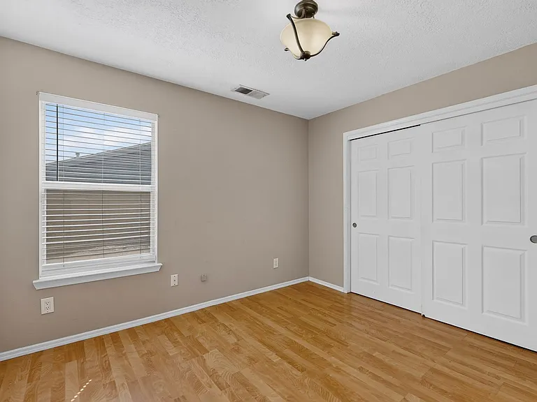 8405 Fairmont Dr NW — Photo 32