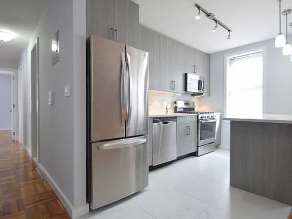 Harbor House - Kitchen - H35-05A