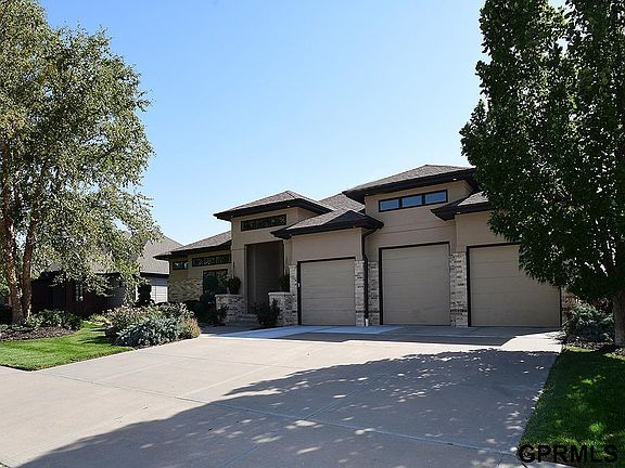 2nd image of 17121 Oakmont Dr