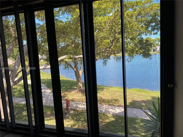 201 Lake Pointe Dr APT 205, Fort Lauderdale, FL 33309