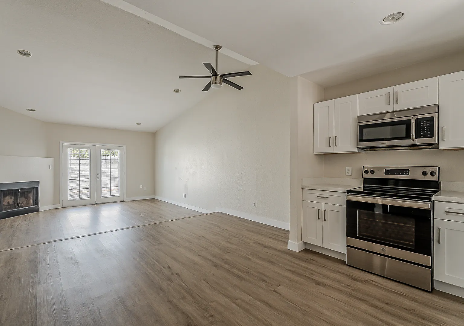 Fully Remodeled!! Low Deposit only $995.00. — Photo 1