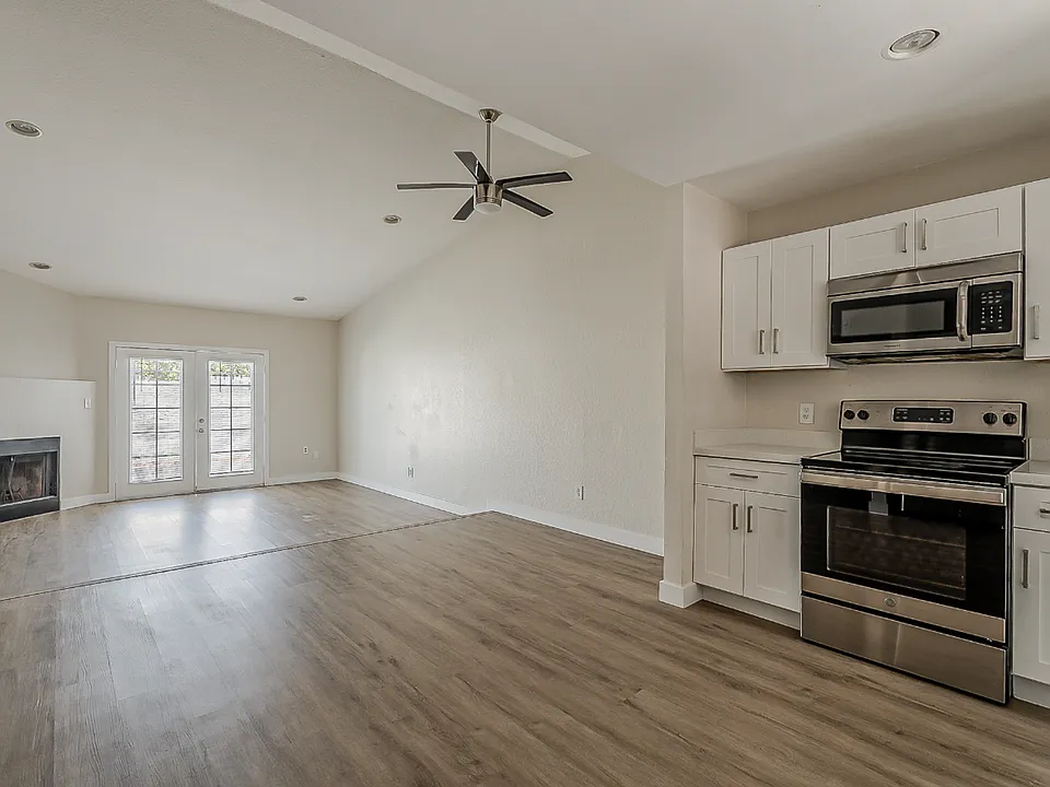 2429 W Avalon Dr