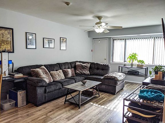 2nd image of 160 Pointe Cir N