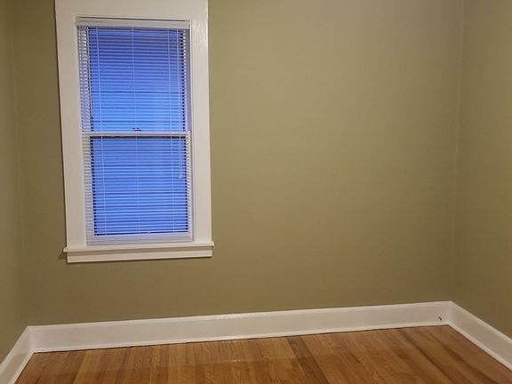 4th image of 15 Leslie Ave