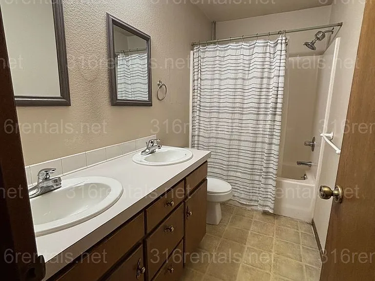 1010 S Topeka St — Photo 6