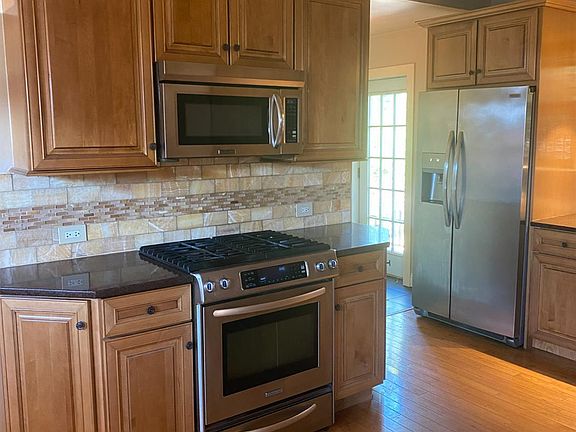 5th image of 25 Brewster Pl