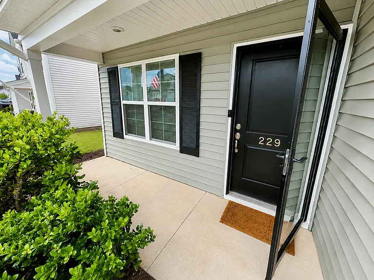 229 Whittier St — Photo 2