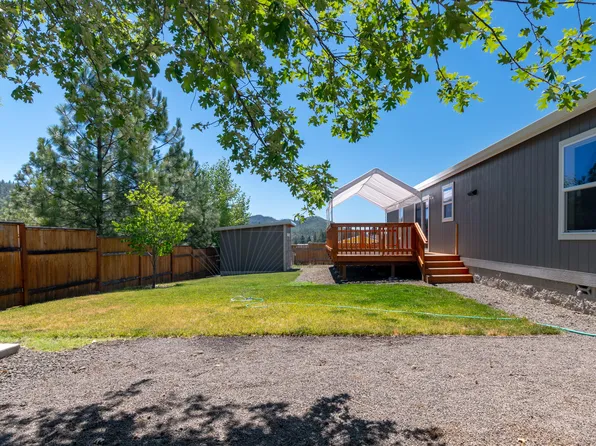 158 Train Ln, Shady Cove, OR 97539