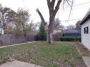 766 N Green Dr, Wheeling, IL 60090