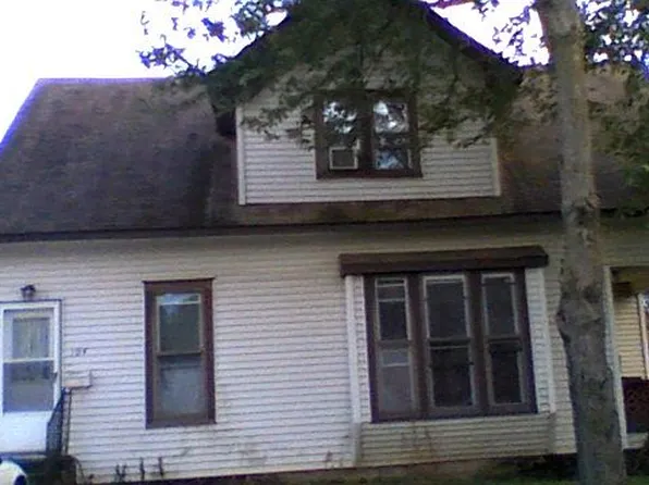 104 W Wisconsin St, Oblong, IL 62449