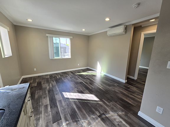 4th image of 729 Burchett St #A