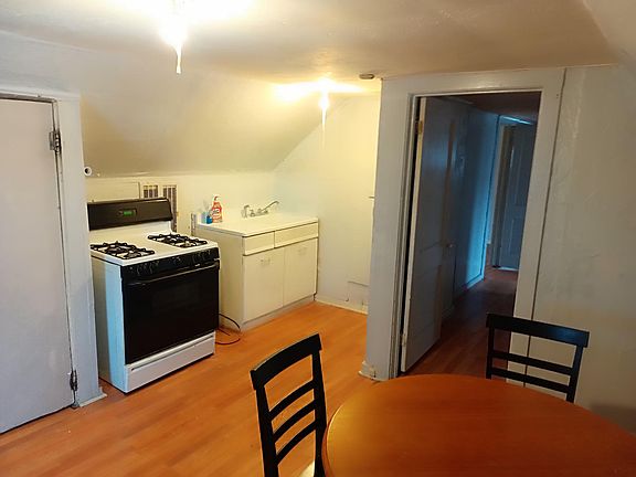 3rd image of 3222 E 130th St #3