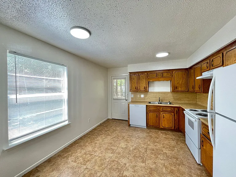 217 E Beeline Ln — Photo 9
