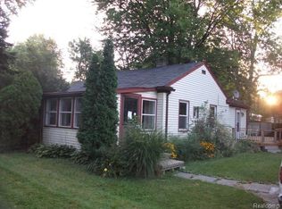 30474 Everett St, Southfield, MI 48076